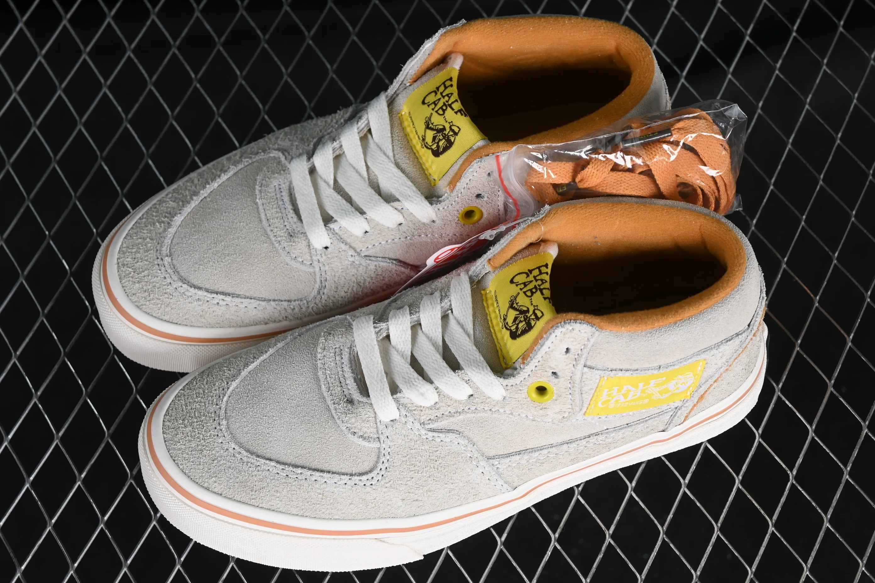 All Categories Vans Vans Series Vans Mid Vans China FTMD x Vans Half Cab Little Kid Joint Anaheim Series China Skateboard Shoes VN0A5KXJCG1